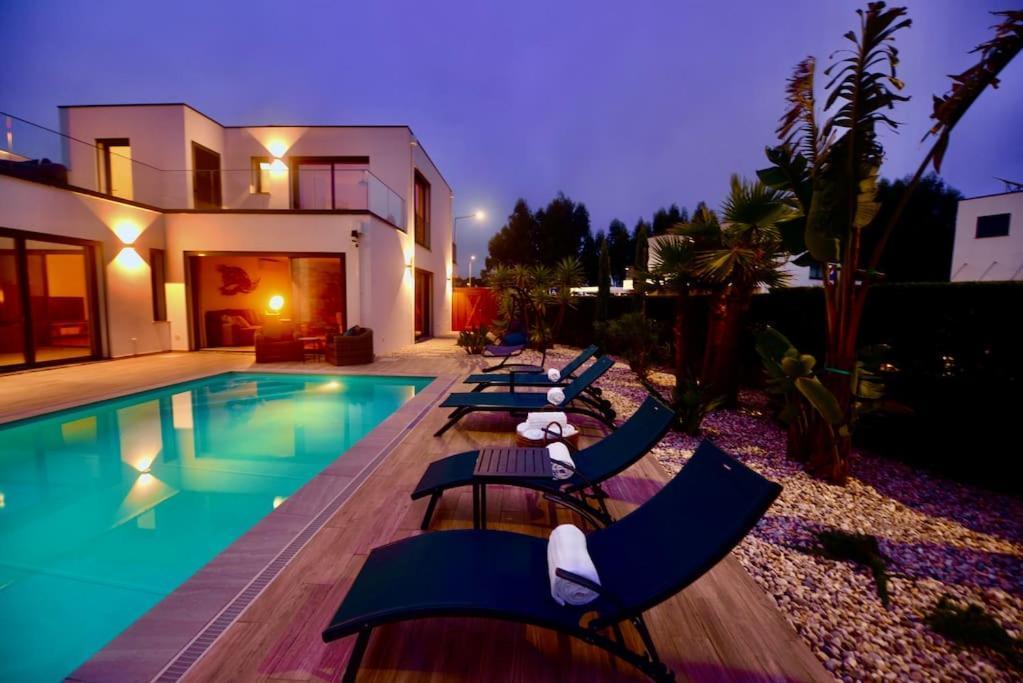 Villa Serena - Exquisite Villa With Private Heated Pool ساو مارتينهو دو بورتو المظهر الخارجي الصورة