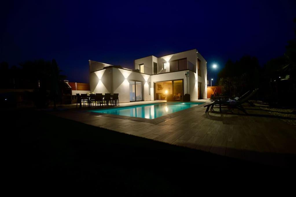 Villa Serena - Exquisite Villa With Private Heated Pool ساو مارتينهو دو بورتو المظهر الخارجي الصورة